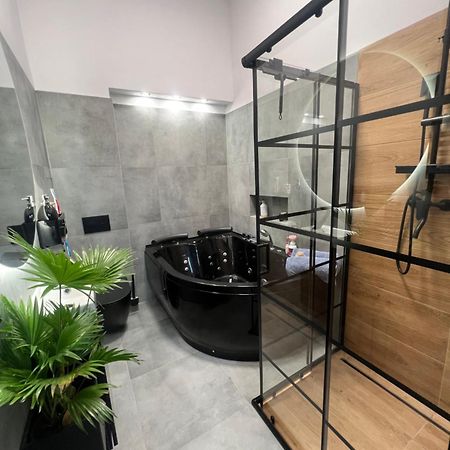 Loft W Centrum Z Jacuzzi Wroclaw Exterior photo